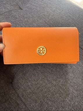 Tory Burch Magnetic Glasses Case